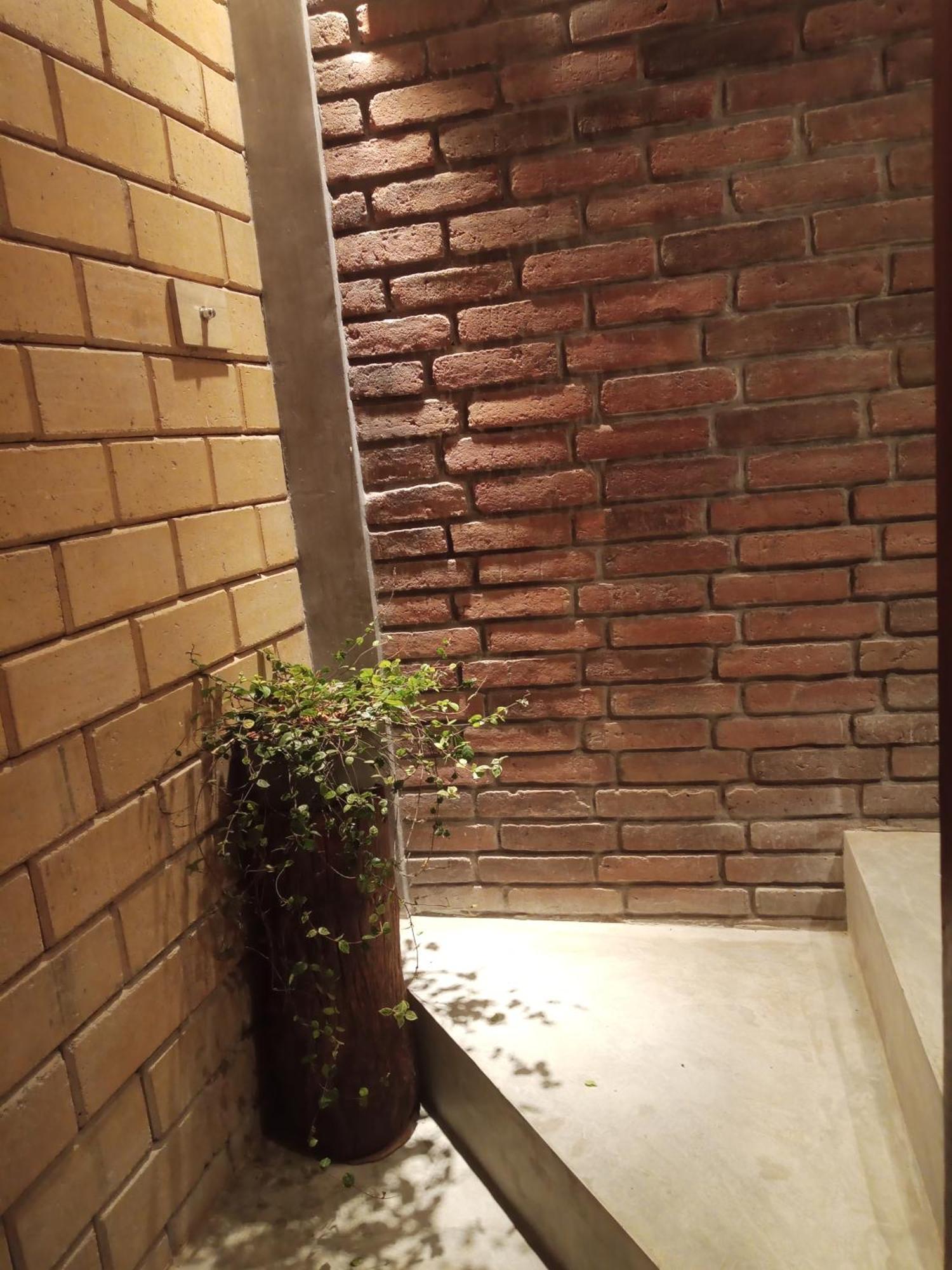 Отель The Brick Wonder Habaraduwa Экстерьер фото